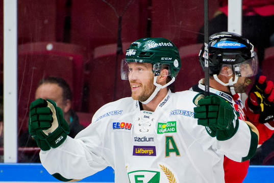 Färjestads Linus Persson jublar