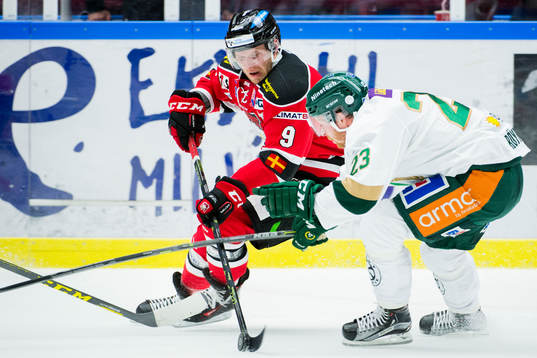 Malmö Redhawks Frederik Storm i kam med Färjestads Martin
