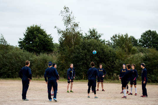 Djurgårdens spelare värmer upp