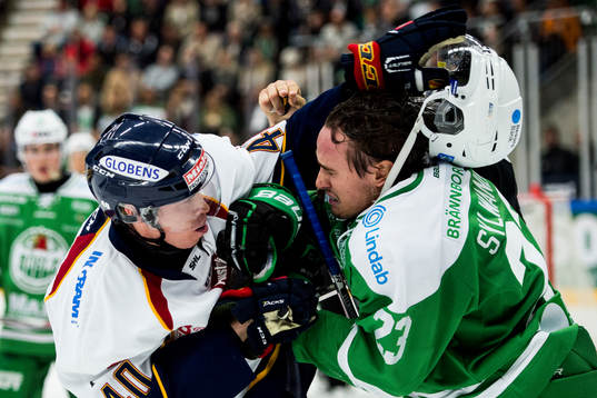 Slagsmål mellan Djurgårdens Tomi Sallinen Rögles Daniel