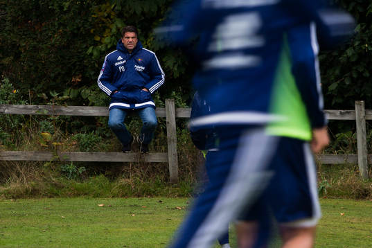 Djurgårdens sportchef Bo Andersson följer spelet
