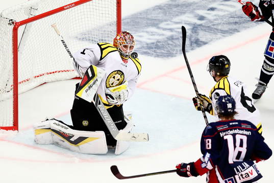 Brynäs målvakt Felix Sandström