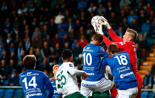 Räddning av  Åtvidabergs målvakt Gustav Jansson