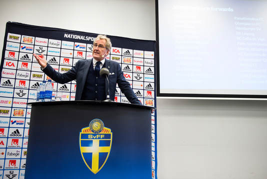 Sveriges förbundskapten Erik Hamrén presenterar