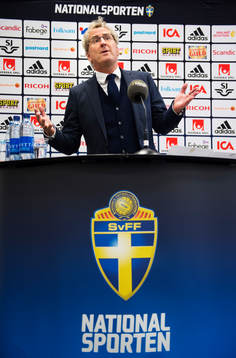 Sveriges förbundskapten Erik Hamrén presenterar