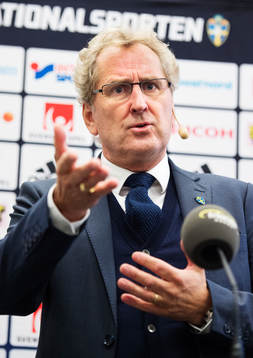 Sveriges förbundskapten Erik Hamrén presenterar
