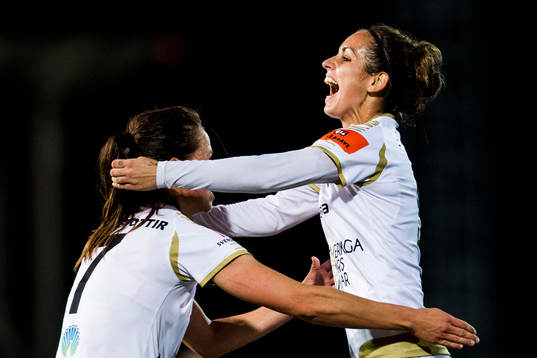 Bläddra bland fler bilder av Fotboll, Damallsvenskan, Rosengård - Umeå