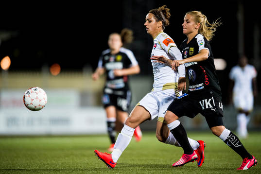 Rosengårds Natasa Andonova och Umeås Tuija Hyyrynen