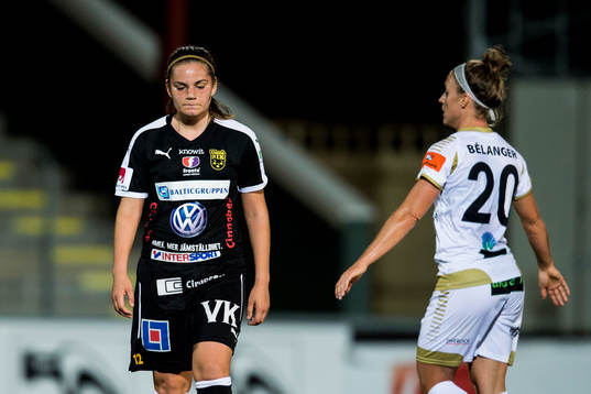 Umeås Sarah Mellouk deppar bredvid Rosengårds Josee