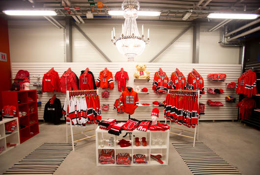 Örebros nya souvenirbutik invigs