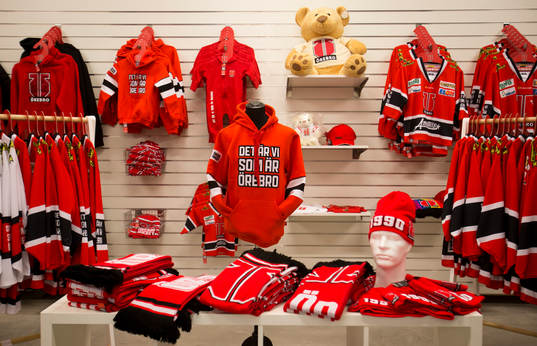 Örebros nya souvenirbutik invigs