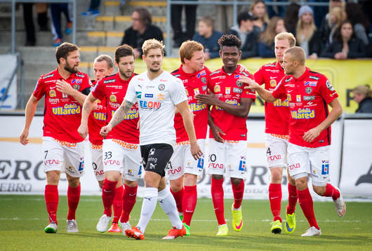 Falkenbergs Gustaf Nilsson gör 1-0 på straff