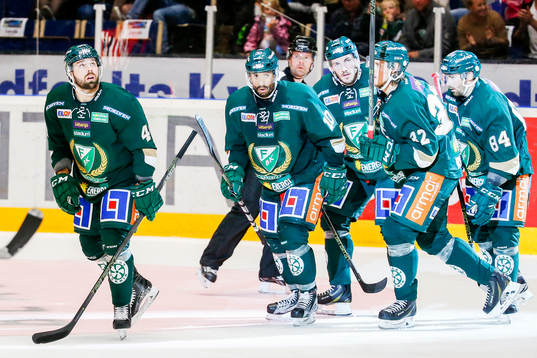 Färjestads spelare jublar