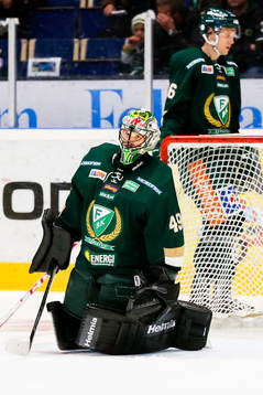 Färjestads målvakt Justin Pogge och Johan Ryno  deppar
