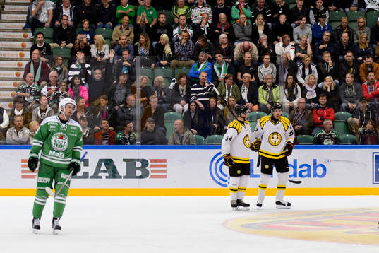 Brynäs Jonathan Pudas firar Anssi Salmela