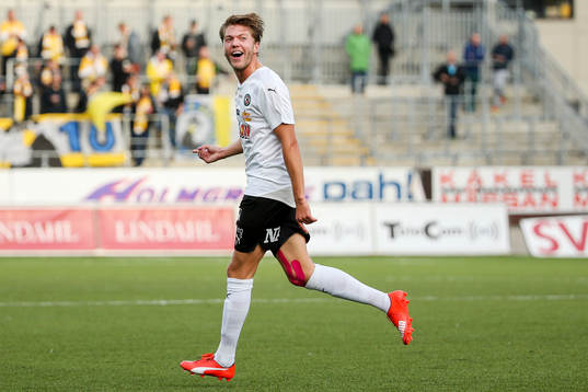 Örebros Martin Broberg jublar