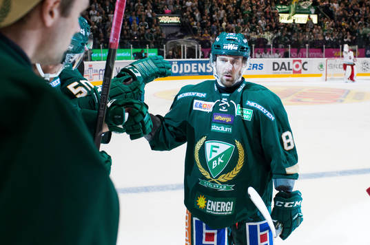 Färjestads Tomas Skogs firar mål 1-3