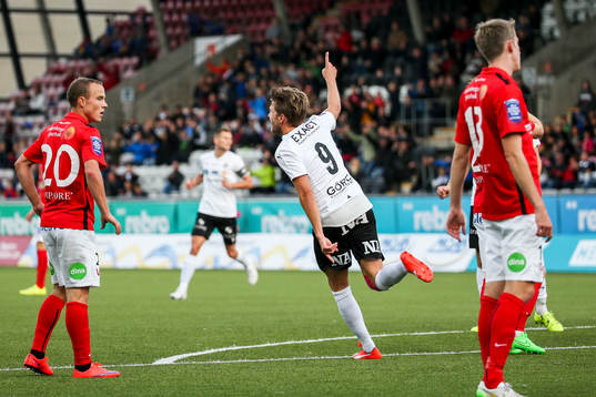 Örebros Martin Broberg jublar