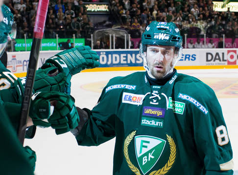 Färjestads Tomas Skogs firar mål 1-3