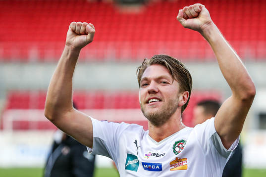 Örebros Martin Broberg jublar