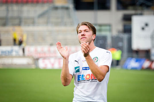 Örebros Martin Broberg jublar