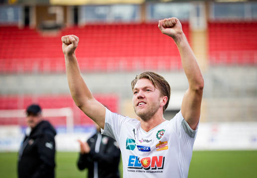 Örebros Martin Broberg jublar