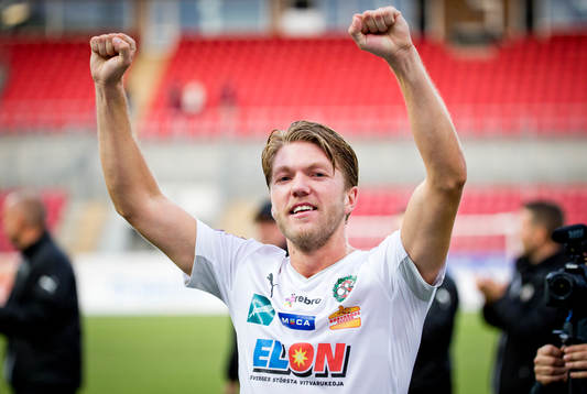 Örebros Martin Broberg jublar