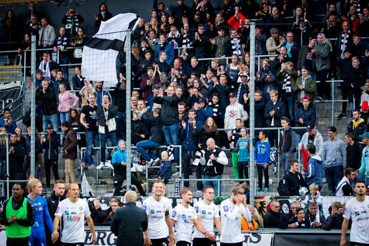 Örebrojubel framför klack