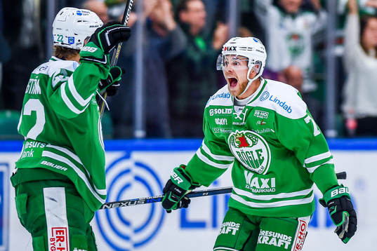 Rögles Sebastian Wännström och Partik Cehlin jublar