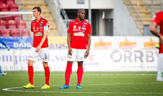 Falkenbergs Gustaf Nilsson och Hakeem Araba deppar