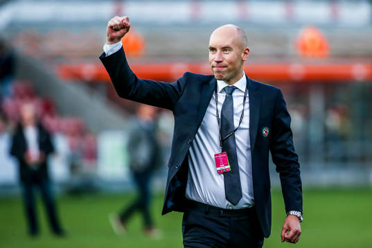 Örebros VD Simon Åström jublar