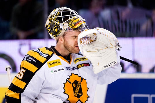 Skellefteås målvakt Markus Svensson deppar