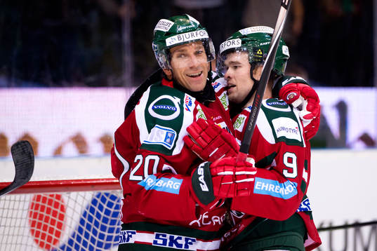 Frölundas Joel Lundqvist kramar om Spencer Abbott