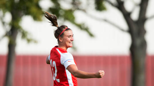 Färjestadens Lina Malmberg gör 0-2 i kvalmatchen till