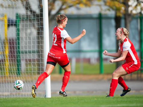 Färjestadens Lina Malmberg jublar