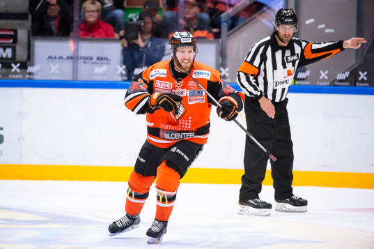 Karlskronas Joachim Rohdin har gjort 2-4 till Karlskrona