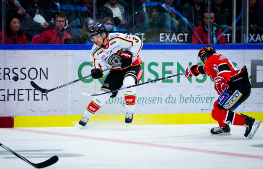 Luleås Marcus Oskarsson och Örebros Joel Mustonen
