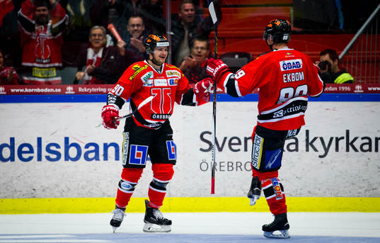 Örebros Libor Hudacek gör 4-0 och jublar med Viktor Ekbom