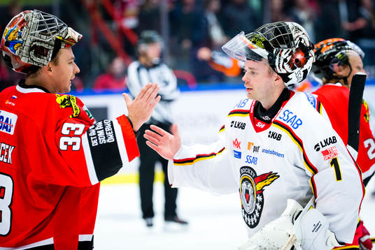 Örebros målvakt Julius Hudacek och Luleås målvakt
