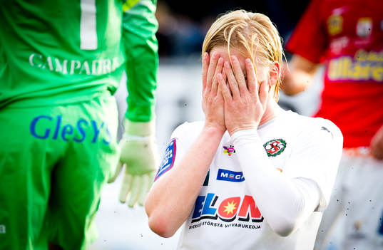Örebros Karl Holmberg deppar