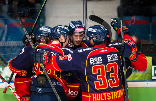 Jubel när Djurgården gör 1-0 genom Robin Alvarez