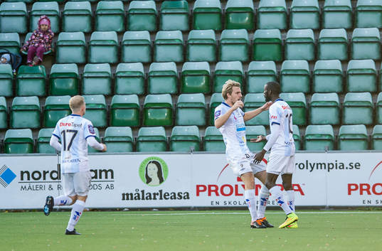 Gefles Johan Oremo och Dioh Williams jublar
