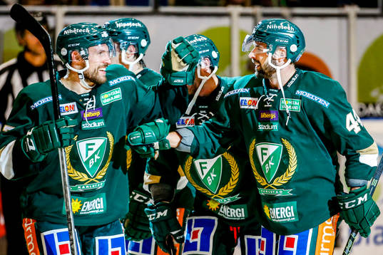 Färjestads Jonas Holös och Milan Gulas jublar