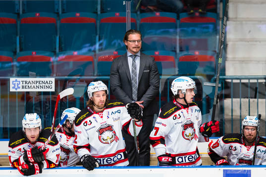 Malmö Redhawks tränare Björn Hellkvist ser fundersam ut