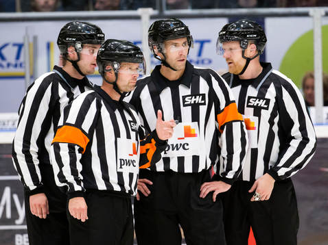 Domare Patrik Sjöberg och Domare Linus Öhlund