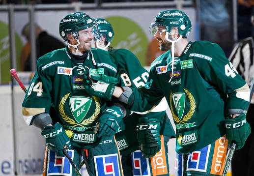 Färjestads Tomas Skogs(v) och  Milan Gulas (h) jublar