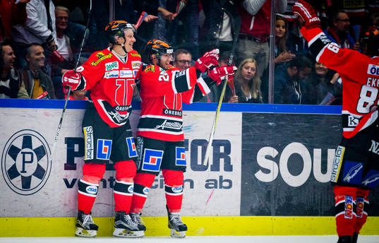 Örebros Greg Squires jublar