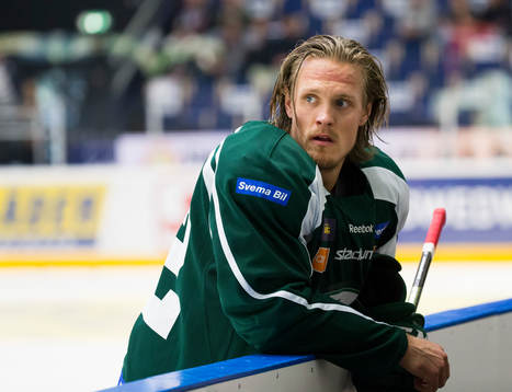 Färjestads Magnus Nygren utan hjälm