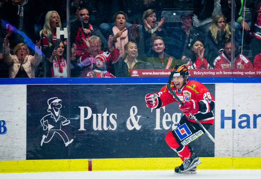 Örebros Greg Squires jublar