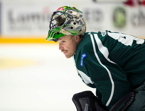 Färjestads målvakt Justin Pogge med mask i pannan